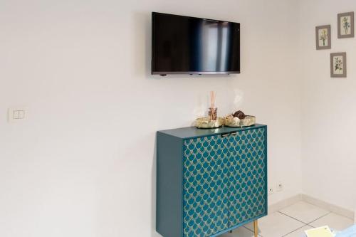 C16 -Staywiz us - 2 BDR Rue Antibes 4 min Palais Festivals - AC & Terrace