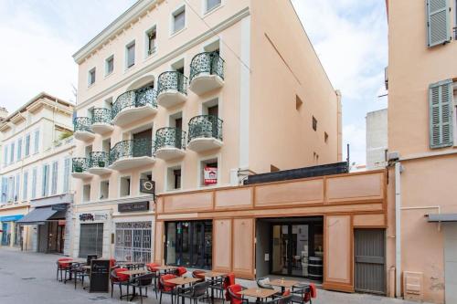 C16 -Staywiz us - 2 BDR Rue Antibes 4 min Palais Festivals - AC & Terrace