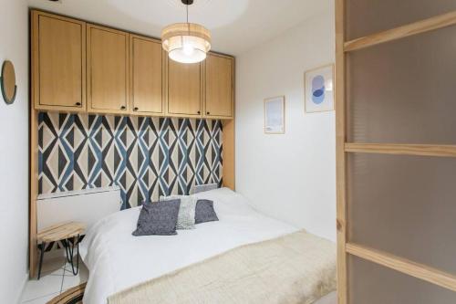 C16 -Staywiz us - 2 BDR Rue Antibes 4 min Palais Festivals - AC & Terrace
