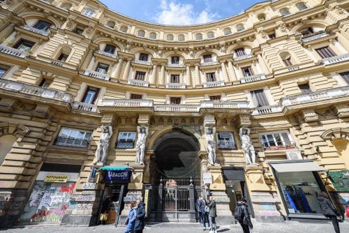 Piazza Nicola Amore 14