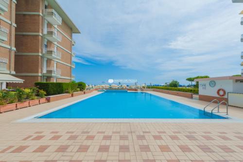 a swimming pool in front of a building at Residence Puerto Del Sol Immobiliare Pacella in Lido di Jesolo