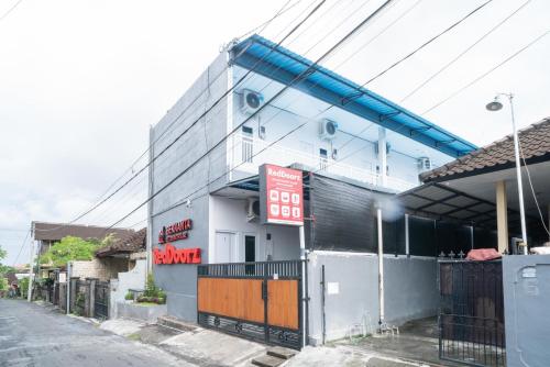 a building with a sign on the side of it at RedDoorz @ Jalan Gunung Talang Mahendradatta in Kerobokan