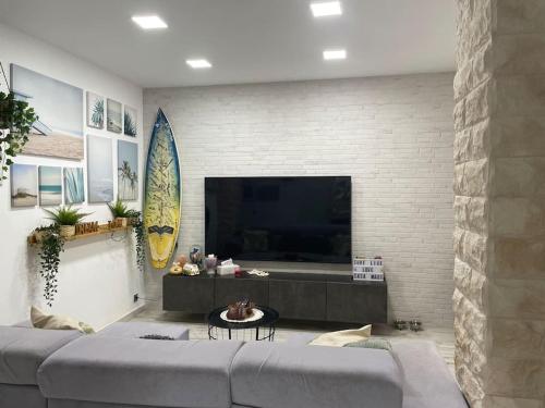 TV a/nebo společenská místnost v ubytování CASA MAUI