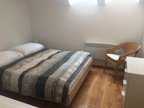 Postel nebo postele na pokoji v ubytování Vinařský apartmán Simenon