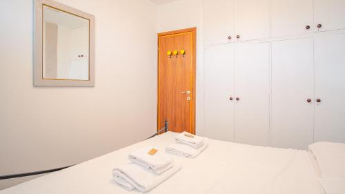 a bedroom with a bed with white towels on it at Il Cielo in una Stanza - Italian Homing in Manerba del Garda