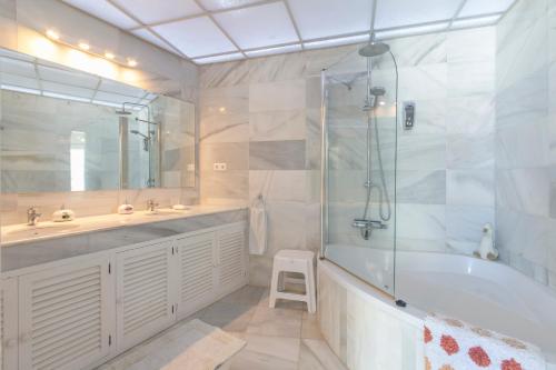 Deluxe Apartment with Jacuzzi photo 3