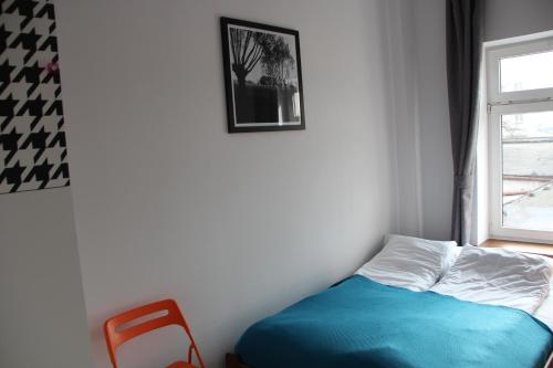 Una cama o camas en una habitación de Baba Hostel