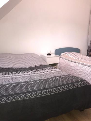 Chambre , 1 lit double et 1 lit simple