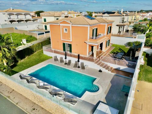 an aerial view of a house with a swimming pool at Villa Rosa - with private pool in Alcantarilha