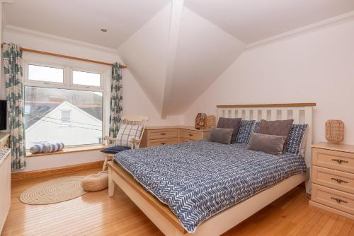 a bedroom with a bed and a window at Dudley House in Woolacombe