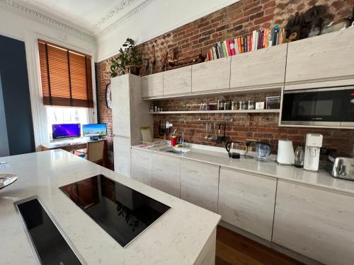 Gallery image of Spacious Hove sea view apartment in Brighton & Hove