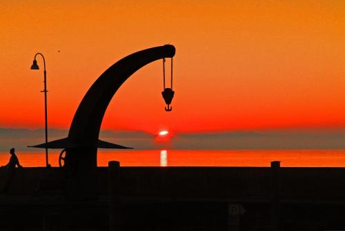 a water fountain on the beach at sunset at Im Winkel Appartements und Zimmer in Langenargen