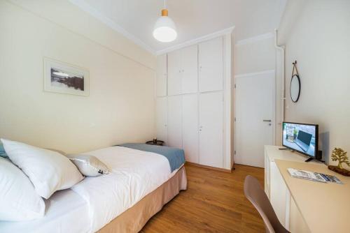 300Mbps brand-new studio in Athens