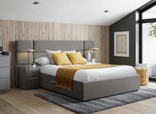 een slaapkamer met een groot bed met gele kussens bij Lovely and affordable house closer to the sea in Hartlepool