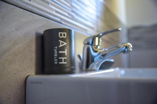 a black cup sitting on top of a bathroom sink at Agriturismo le due querce in Cerreto di Spoleto