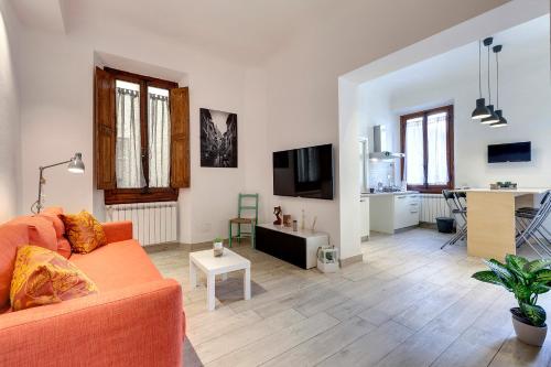Baldovini Apartment by Mamo Florence