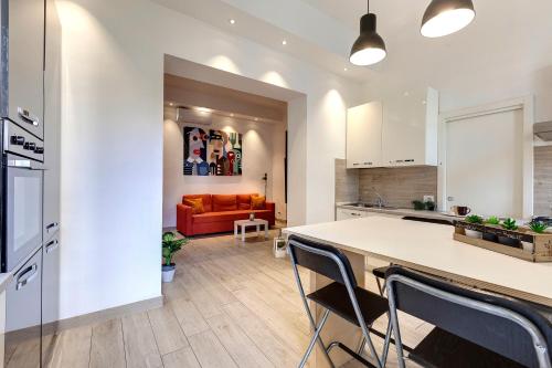 Baldovini Apartment by Mamo Florence