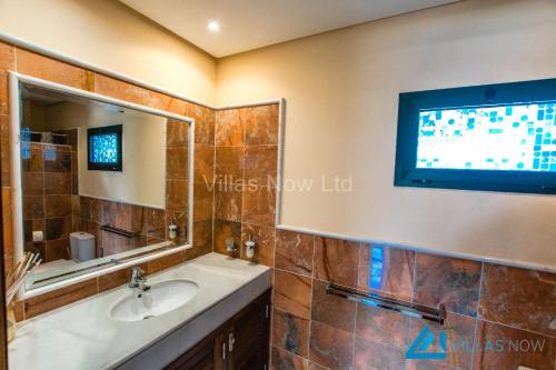 Koupelna v ubytování Casa Bonita - LH144 By Villas Now Ltd