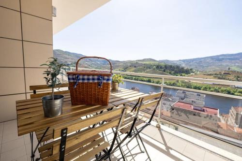 a wooden bench sitting on top of a balcony at Casa da Tia Douro in Peso da Régua
