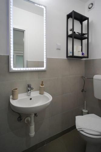 Bilik mandi di Apartments Choice