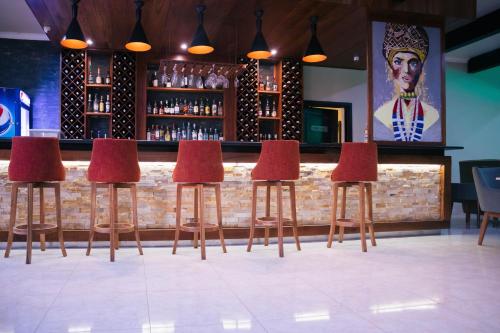 Salon ou bar de l'établissement CBD Hotel