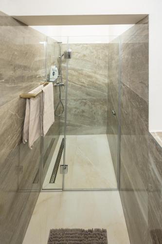 Spacious Prater Apartment l AC l Sleeps 4