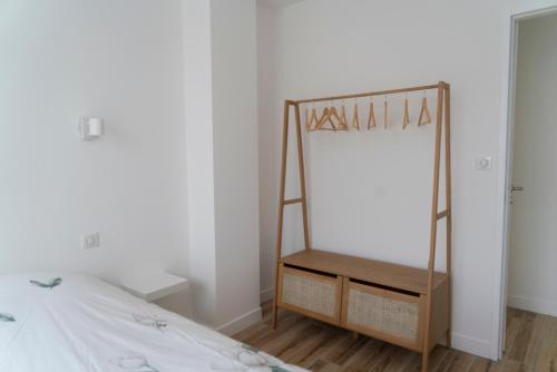 Katil atau katil-katil dalam bilik di Appartement face mer à Malo avec parking privé