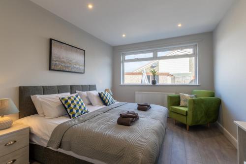 Llit o llits en una habitació de Altham Place-Free Parking Space