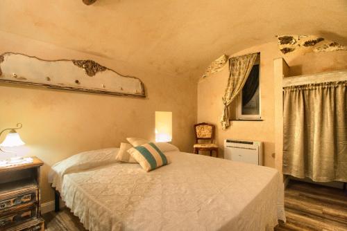 Postel nebo postele na pokoji v ubytování Casa Cannella con AC e wifi in borgo ligure