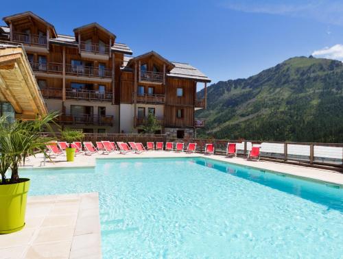 a large swimming pool in front of a hotel at Résidence Club mmv Le Hameau des Airelles **** in Montgenèvre