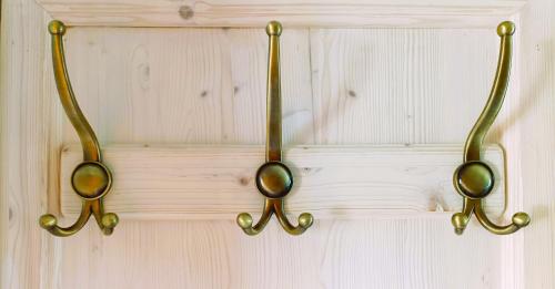 three measuring spoons are hanging on a wall at Červený Stylový Apartmán 3 km od Malé Skály in Koberovy