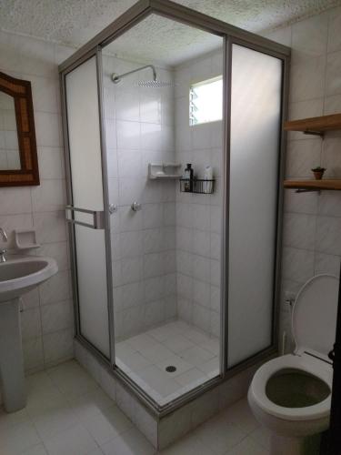 a bathroom with a shower with a toilet and a sink at Finca la castellana in Quimbaya