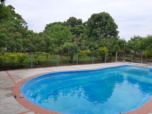 Bazén v ubytování Hospedaje y eventos Quinta de las flores nebo v jeho okolí