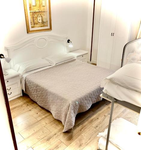 Una cama o camas en una habitación de Hotel S. Ercolano