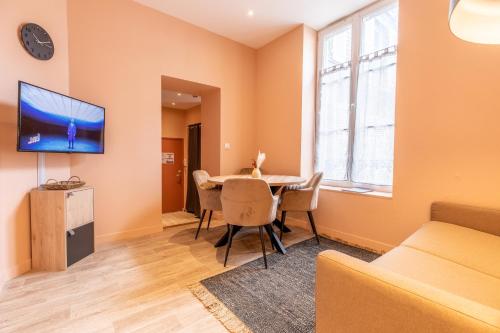 Телевизор и/или развлекательный центр в Cosy F3 Lamartine 102 Coeur-Centre