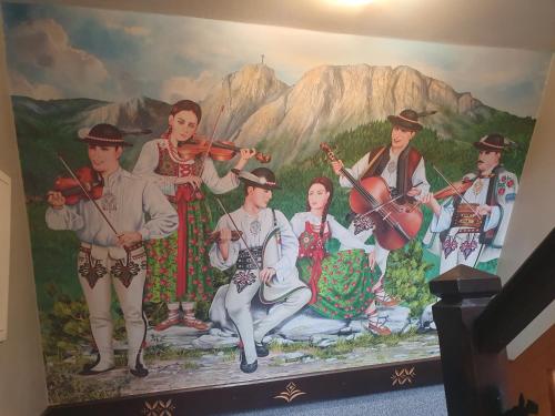 a mural of a group of musicians on a wall at LONDYNEK in Poronin