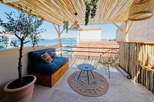 Maison bohème au bord de l'eau