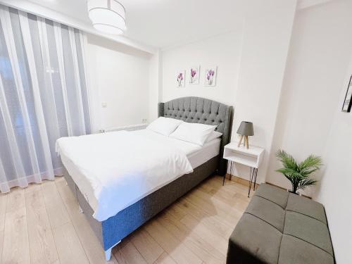 מיטה או מיטות בחדר ב-Aliya home No1-new apartment close to taksim istanbul
