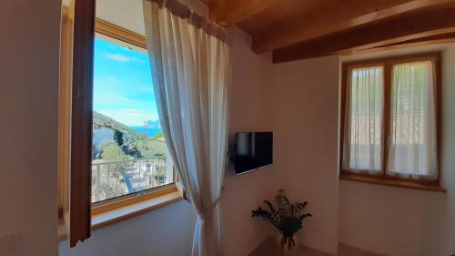 Μια τηλεόραση ή/και κέντρο ψυχαγωγίας στο GARDA BALDO APARTMENTS_VIVALDI