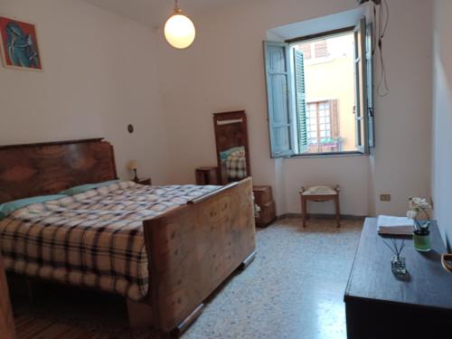 a bedroom with a bed and a window and a table at Casa di Lavanda in Saturnia