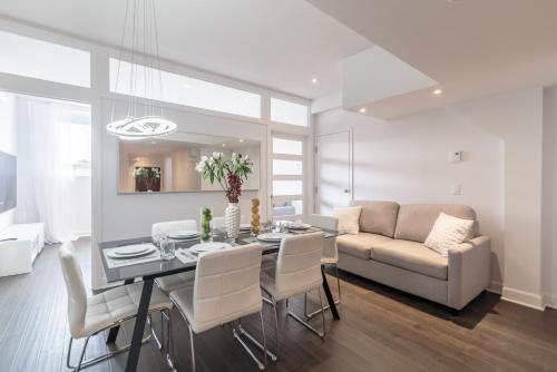 Uma área de estar em Parc Avenue Residences Mile End