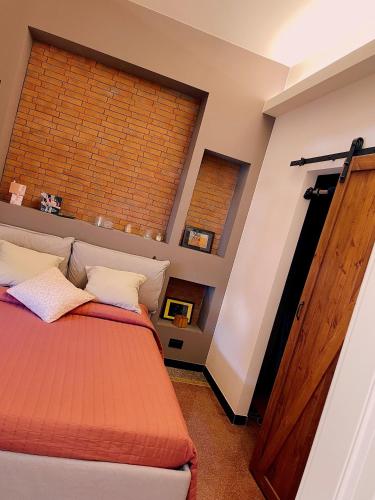 a bedroom with a bed and a large window at Casa di Olli in Sestri Levante
