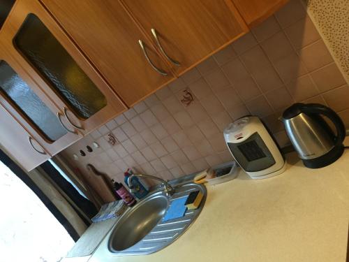 a kitchen counter with a sink and a toaster at Бюджетные Комнаты посуточно 5мин McDonalds WI-FI 15мин до центра города in Ternopilʼ