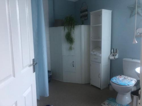 A bathroom at Town house Weymouth 3 bedrooms