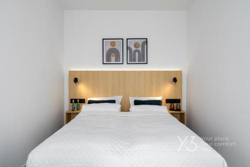 Postel nebo postele na pokoji v ubytování Saint Martin by Y3 Hotels, Old Town with Wellness
