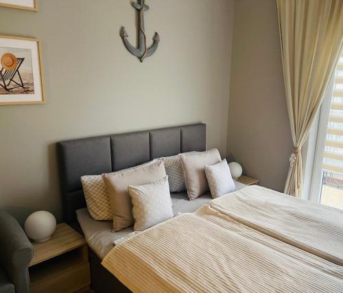 Un pat sau paturi într-o cameră la Apartament- Blisko Morza- w Trzech Koronach z prv miejscem parkingowym w cenie!