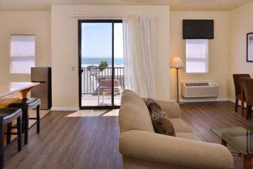 Χώρος καθιστικού στο Edgewater Inn and Suites
