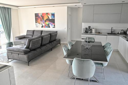 Dapur atau dapur kecil di Lux Villa LUS near Dubrovnik with private pool