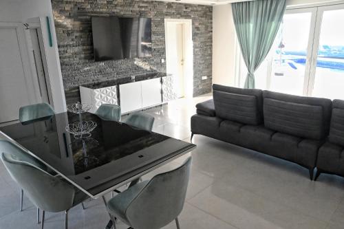 Ruang duduk di Lux Villa LUS near Dubrovnik with private pool