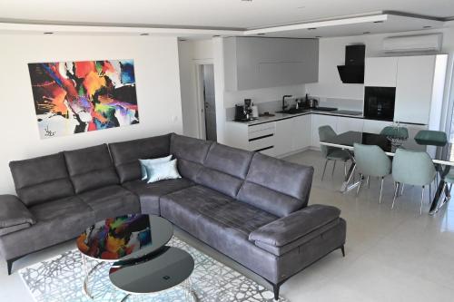 Dapur atau dapur kecil di Lux Villa LUS near Dubrovnik with private pool